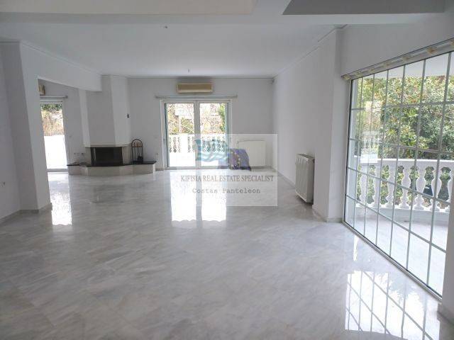 LIVING ROOM WITH FIREPLACE