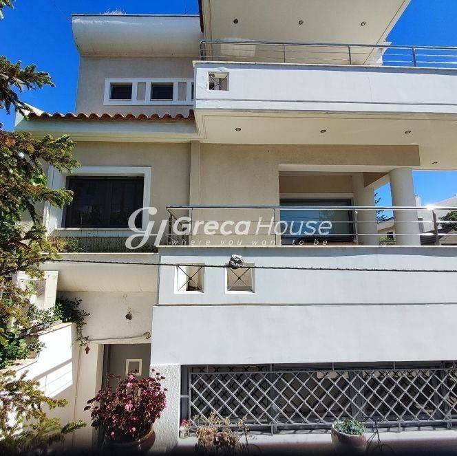 Impressive detached house for sale in Kifissia Adames