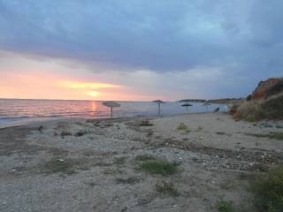 ΚΟΝΤΙΝΗ ΠΑΡΑΛΙΑ ΣΕ ΑΠΟΣΤΑΣΗ 1000μ