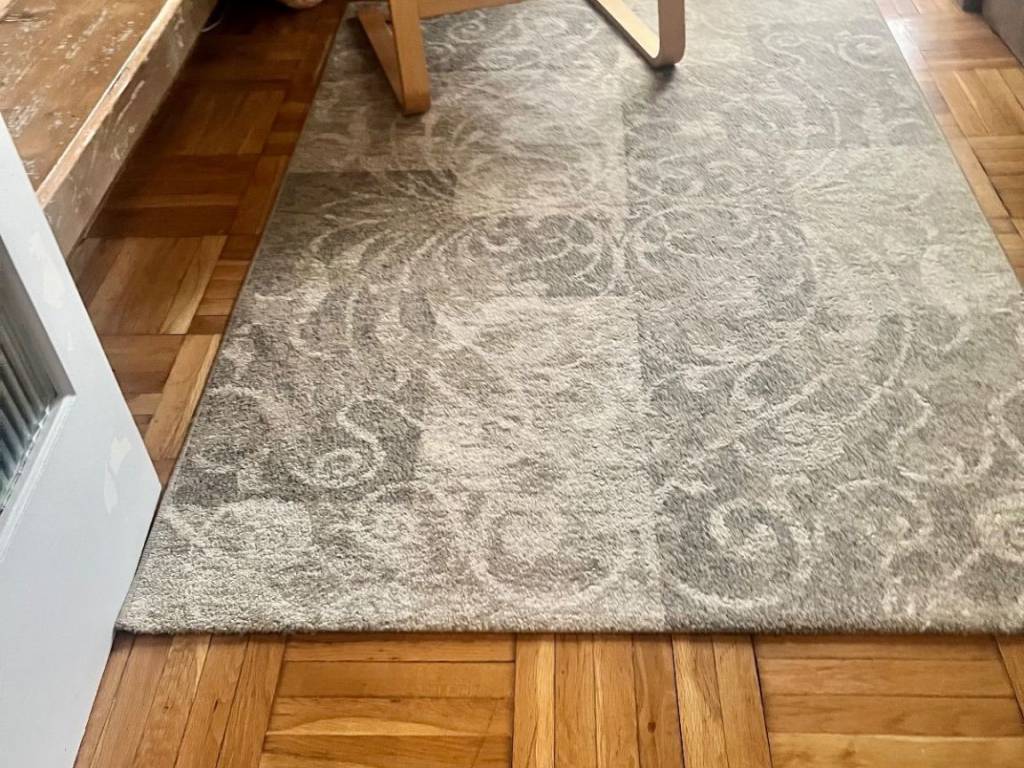 Ξύλινο πάτωμα στο σαλόνι