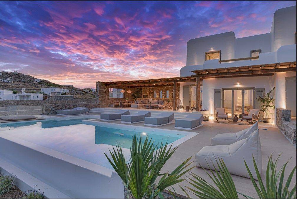 Villa For Sale in Mykonos by Mesogios Group