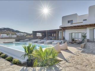 Villa For Sale in Mykonos by Mesogios Group
