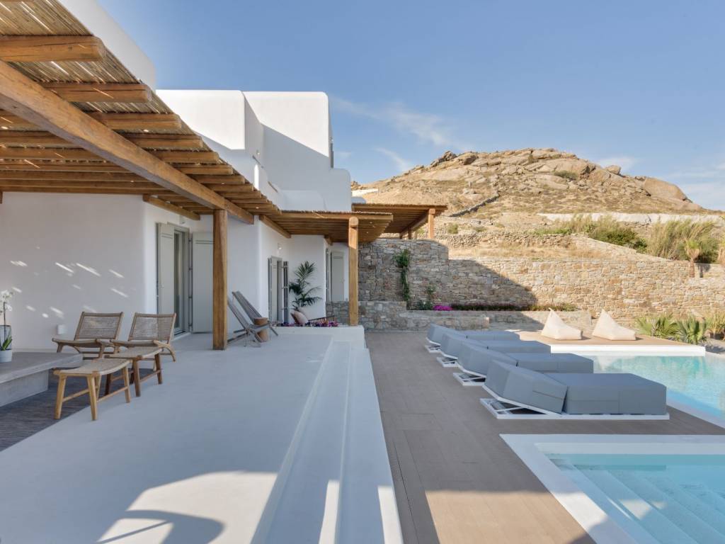 Villa For Sale in Mykonos by Mesogios Group