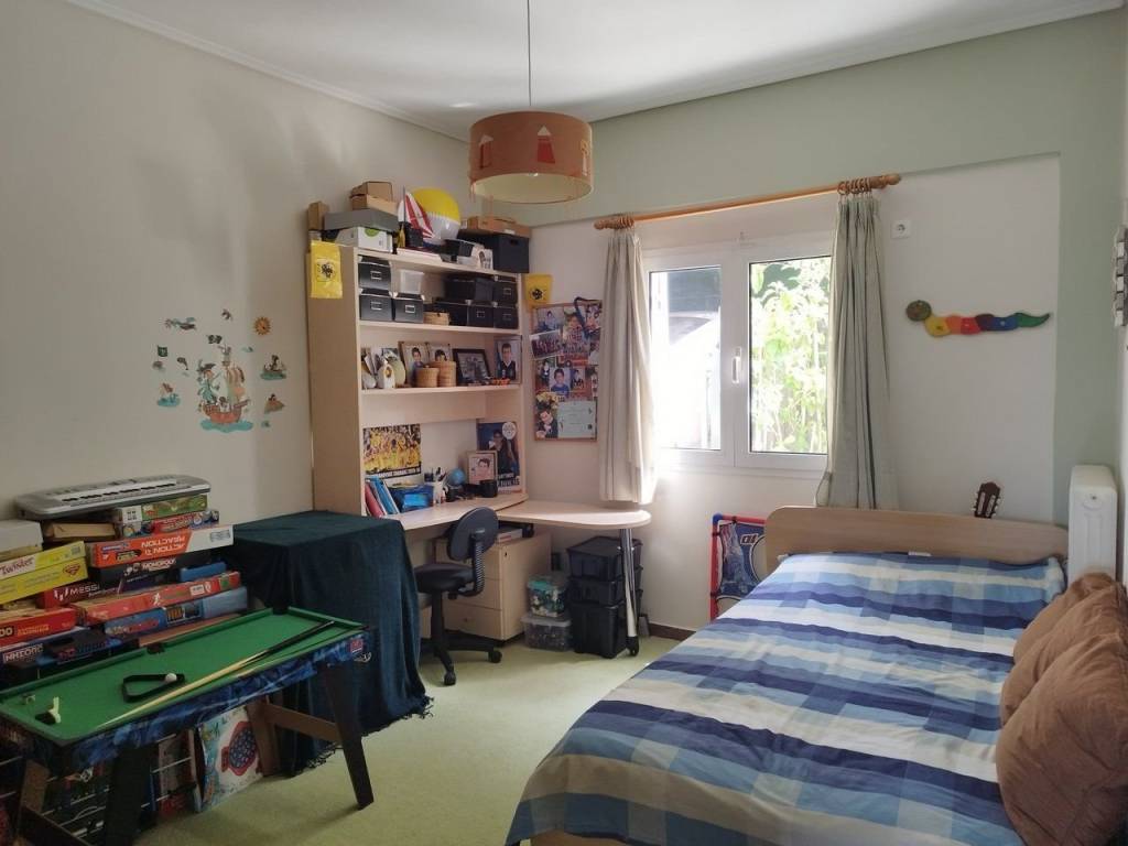 2 πολύ ευρύχωρα υπνοδωμάτια.