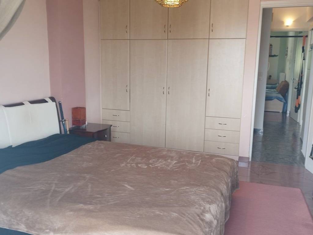 Ντουλάπες, μπαλκόνι.