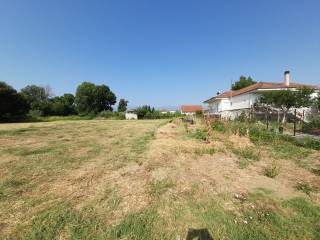 Πρόσοψη οικοπέδου