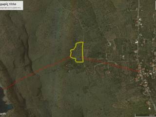 Χωριό χτισμένο πάνω στον οδικό άξονα Καλαμάτας - Αρεόπολης.