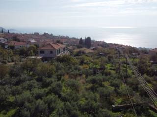 Βρίσκεται σε κοντινή απόσταση από τις πανέμορφες παραλίες