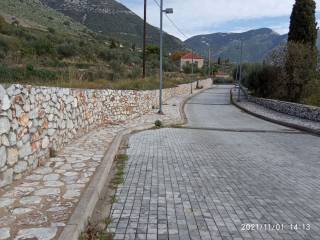 Άμεση πρόσβαση από/προς τον κεντρικό δρόμο.