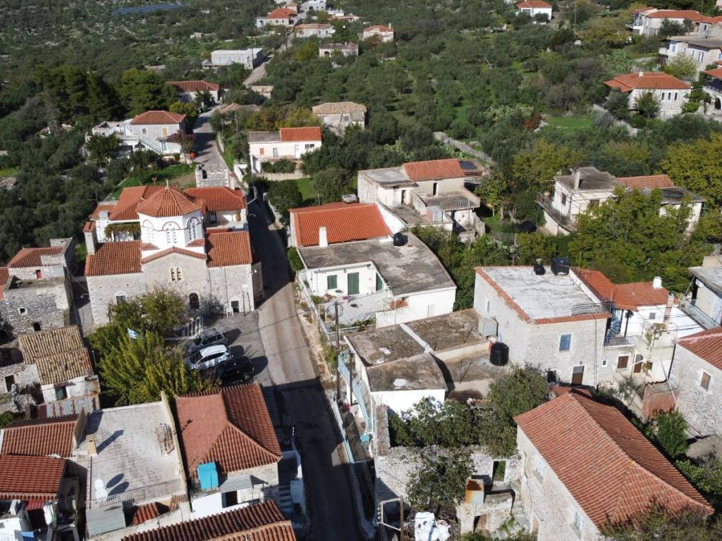 Ο Άγ. Νίκων είναι ένας ιστορικός, πλινθόκτιστος οικισμός.