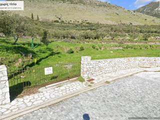 Το οικόπεδο έχει συνολικό εμβαδόν 2.395 τετραγωνικά μέτρα.