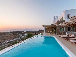 Comfortable luxury villa of 220 sq m on a plot of 2,500 sq m