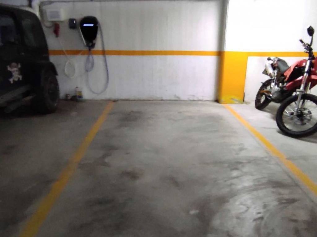 Θέση στάθμευσης / Parking space