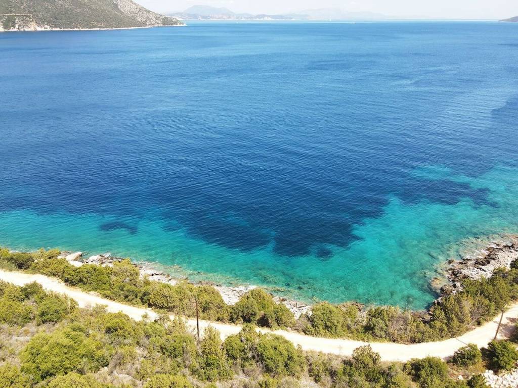 Μοναδική θέα στα γαλάζια νερά του Ιονίου