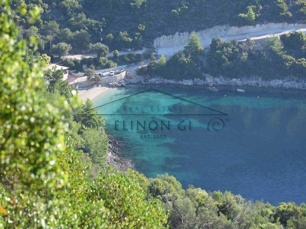 Η υπέροχη θέα από το αγροτεμάχιο