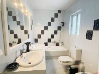 upper floor bathroom