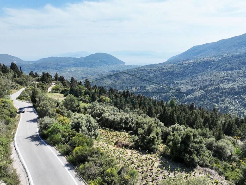 Η θέα από το οικόπεδο και η πρόσβαση