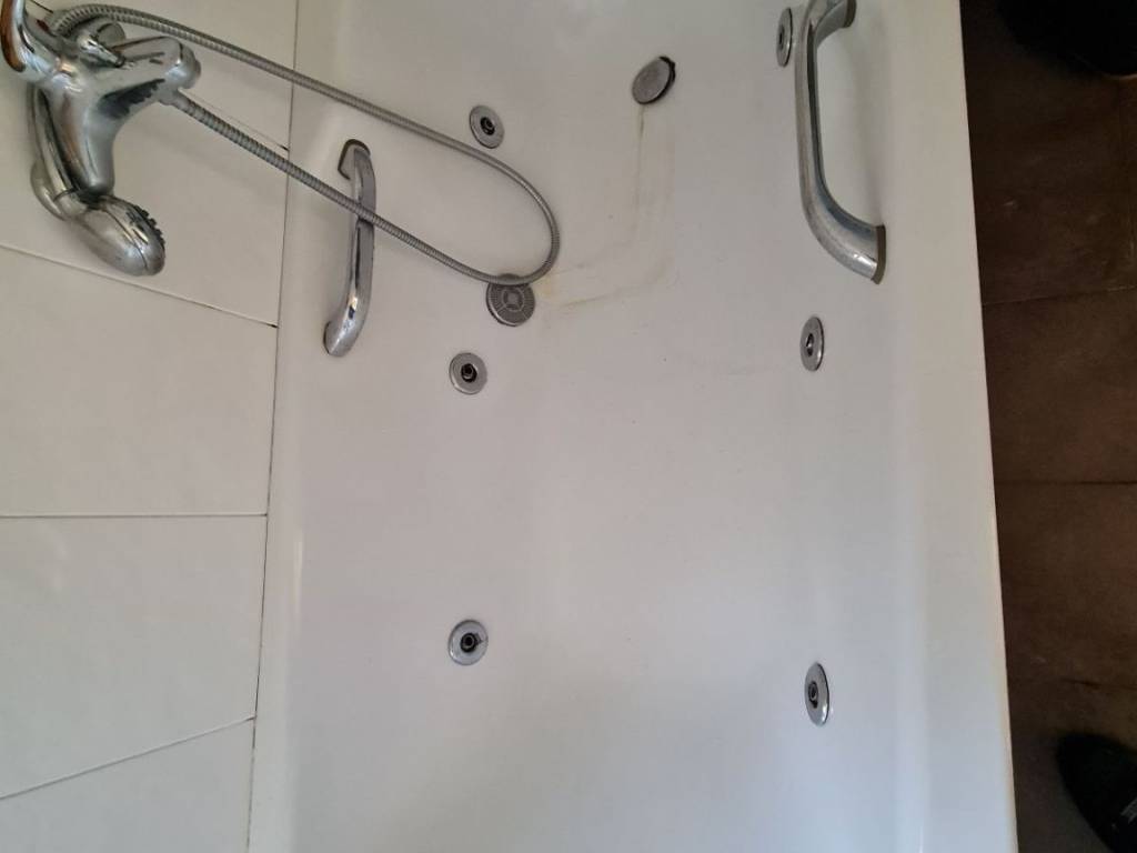 ΜΠΑΝΙΕΡΑ ΜΕ ΛΕΙΤΟΥΡΓΙΑ ΥΔΡΟΜΑΣΑΖ