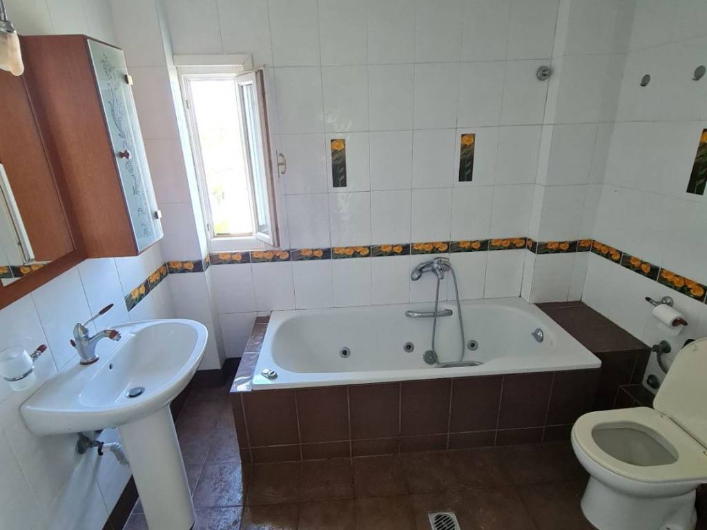 ΚΥΡΙΩΣ ΜΠΑΝΙΟ