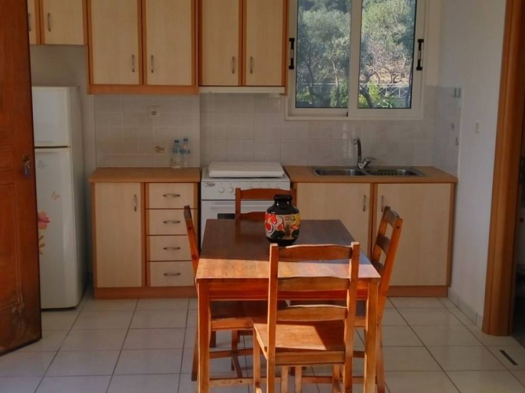 ΔΙΠΛΑ ΥΠΑΡΧΕΙ ΤΟ ΕΝΑ ΜΠΑΝΙΟ ΤΟΥ ΣΠΙΤΙΟΥ