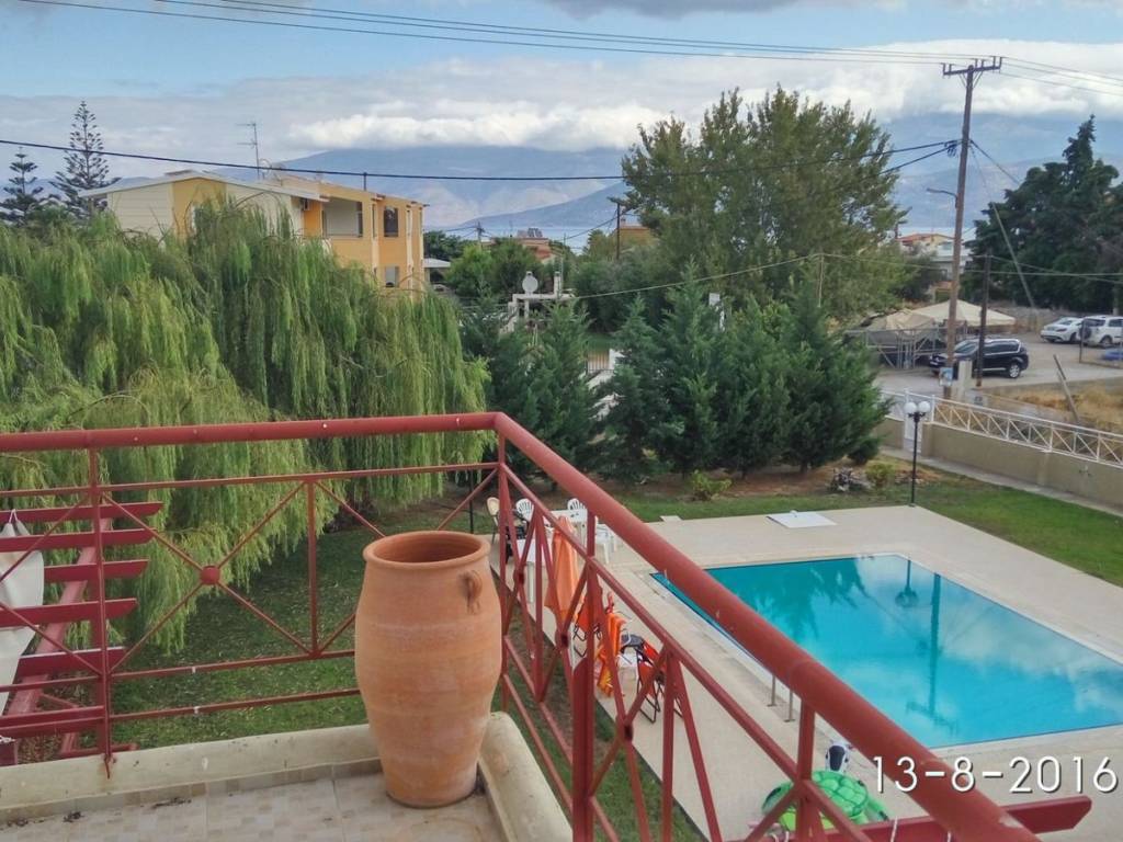 ΘΕΑ ΑΠΟ ΤΟ ΜΠΑΛΚΟΝΙ