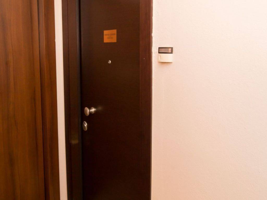 Πόρτα διαμερίσματος