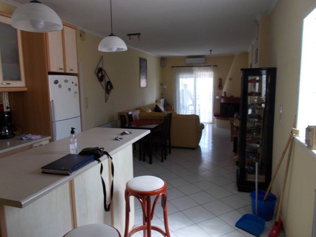 σαλόνι-κουζίνα