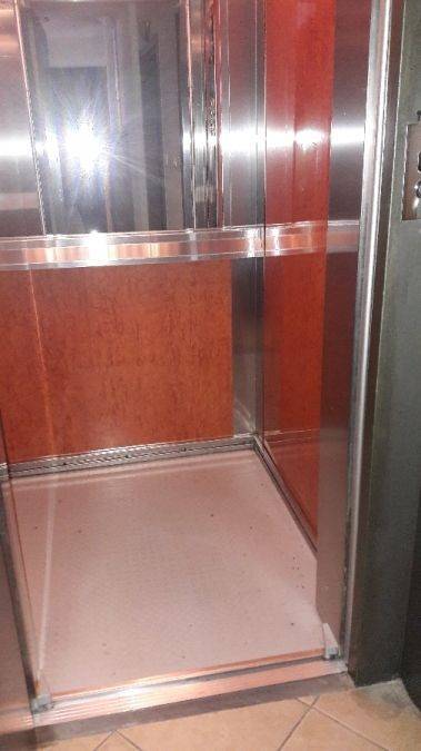 ανελκυστήρας πολυκατοικίας