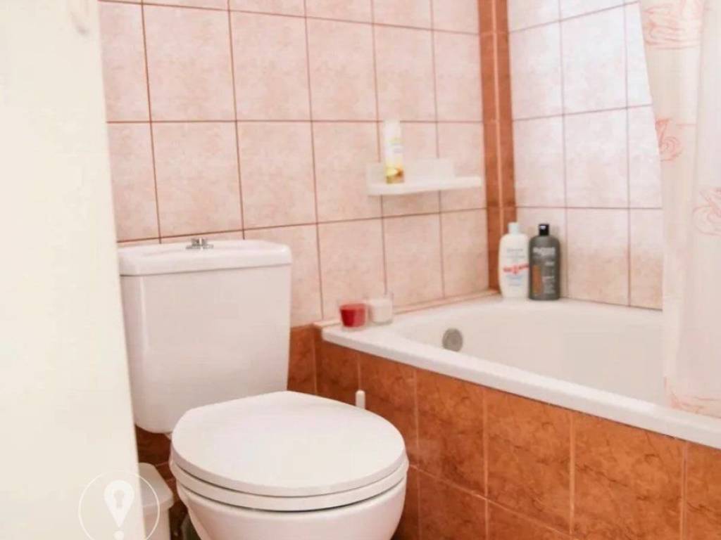 Forumland Real Estate, Μπάνιο