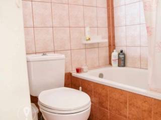 Forumland Real Estate, Μπάνιο