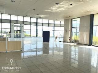 Forumland Real Estate, ισόγειο