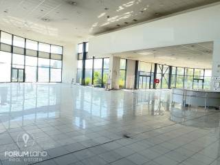 Forumland Real Estate, ισόγειο