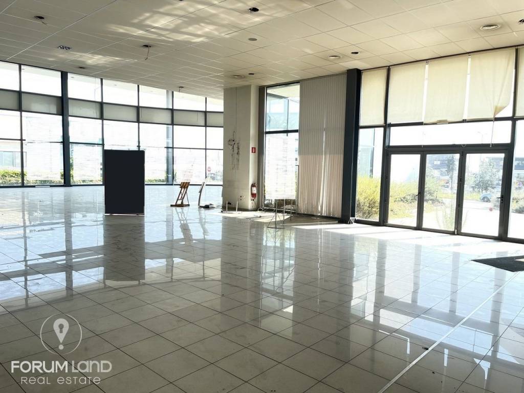 Forumland Real Estate, ισόγειο