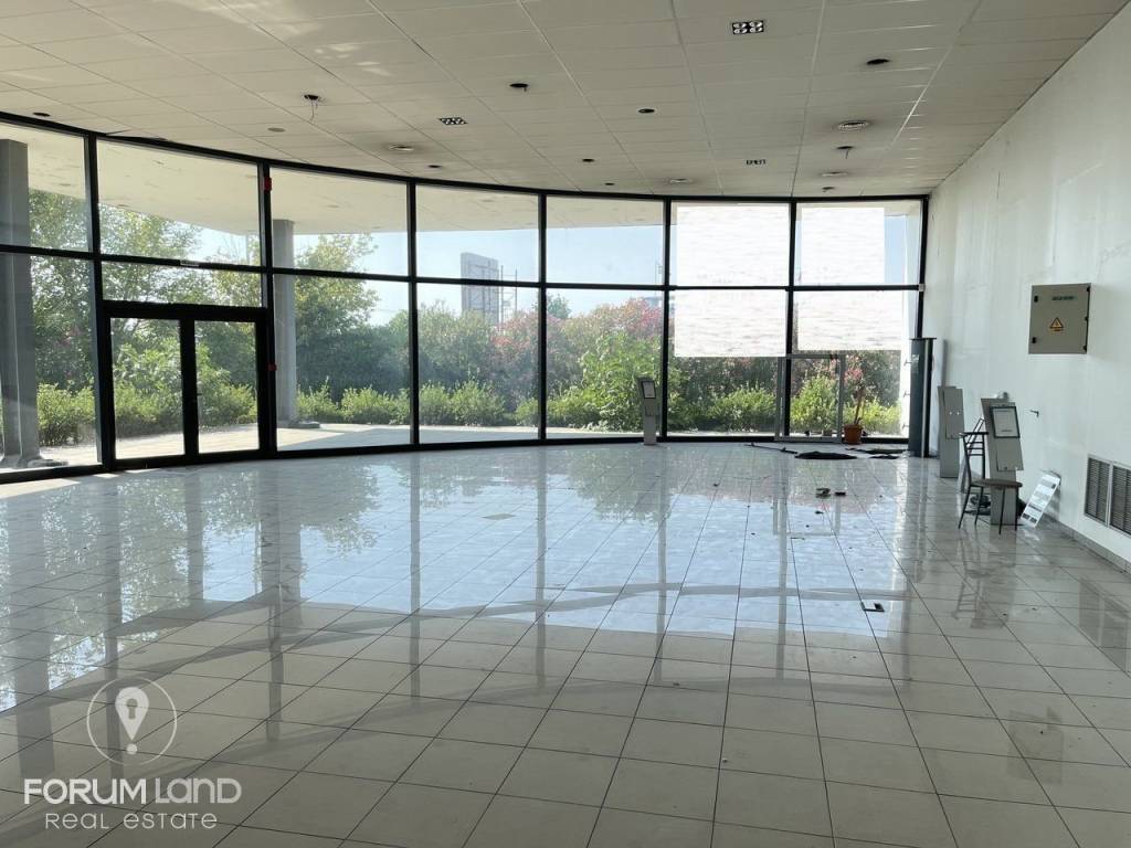 Forumland Real Estate, ισόγειο