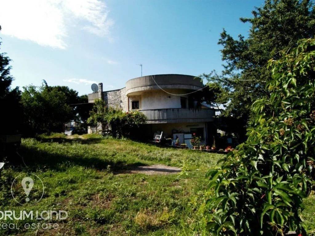 Forumland Real Estate, Αγροτεμάχιο