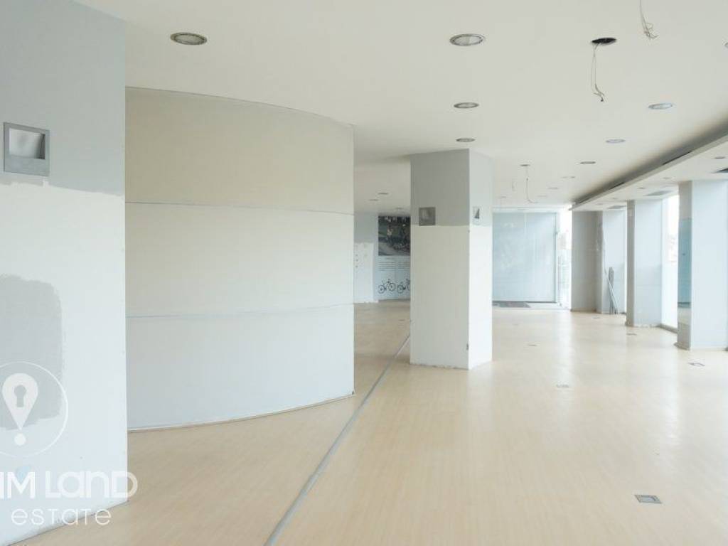 Forumland Real Estate, Επαγγελματικό κτίριο 1.570τ.μ.