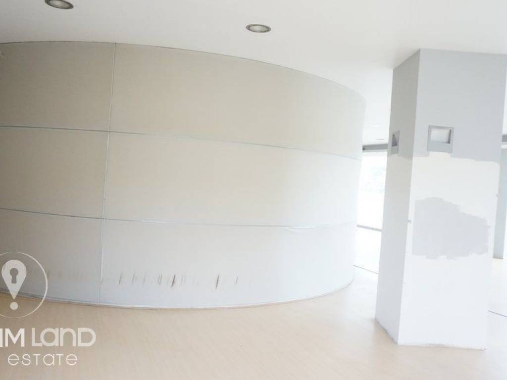 Forumland Real Estate, Επαγγελματικό κτίριο 1.570τ.μ.