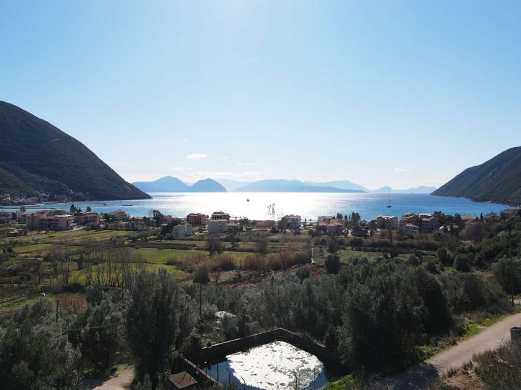 Υπέροχη θέα στον κόλπο της Βασιλικής