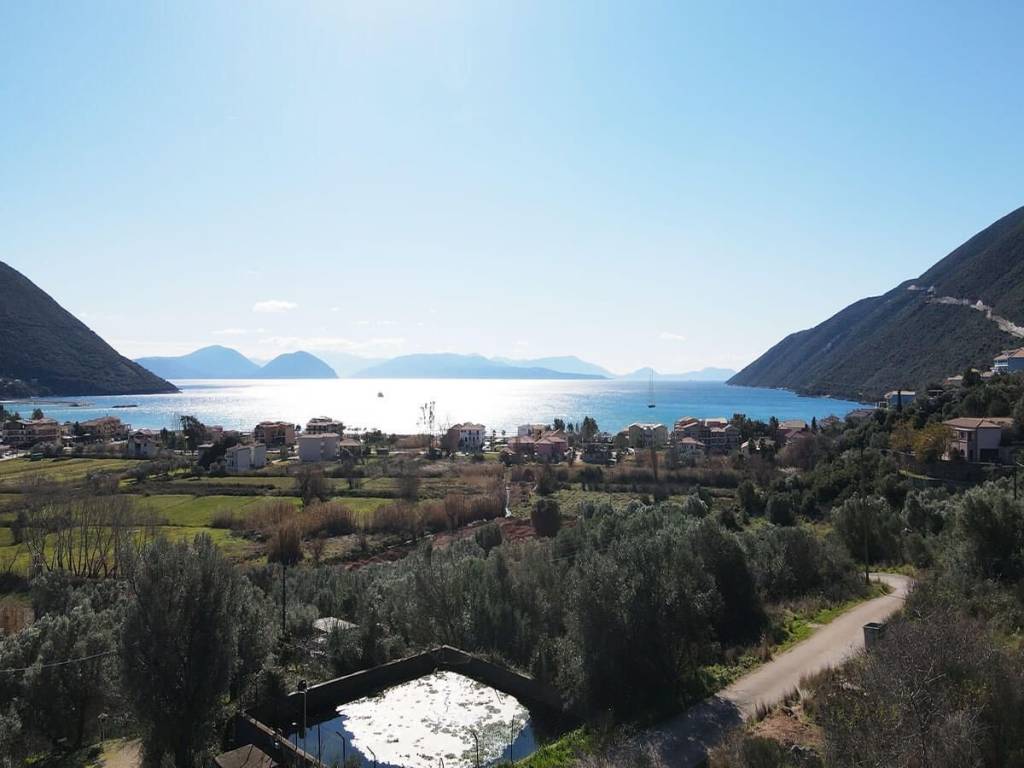 Υπέροχη θέα στον κόλπο της Βασιλικής