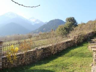 Ανατολική πέτρινη περίφραξη-East stone fence