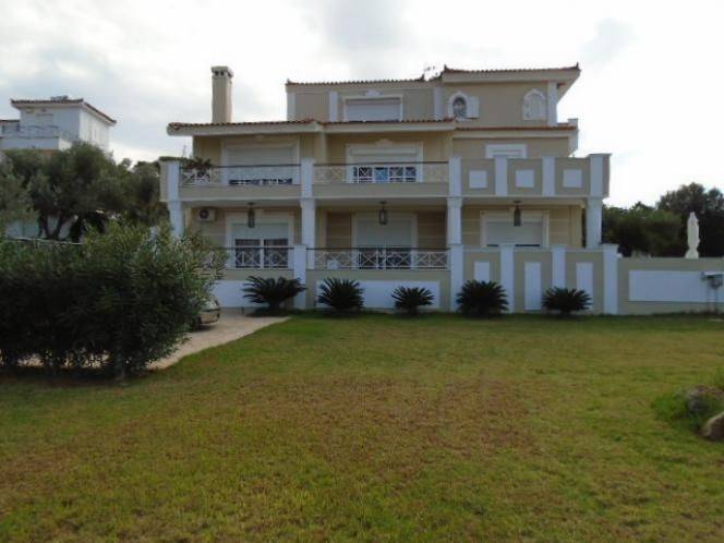 Villa for sale in Palaia Fokaia Atika