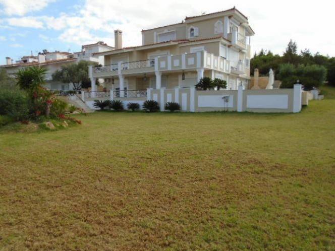 Villa for sale in Palaia Fokaia Atika