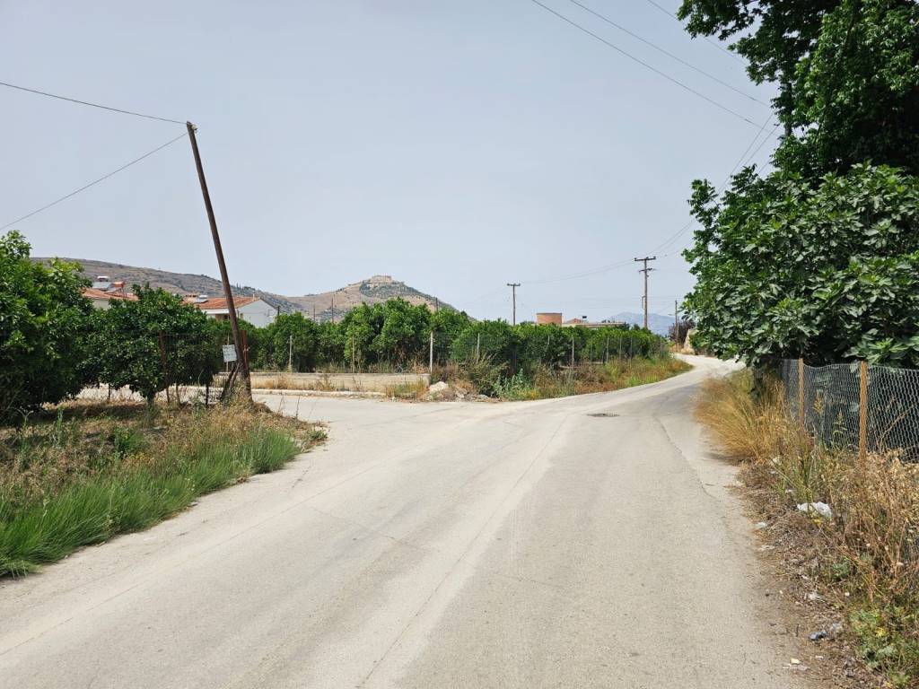 Plot of land within a settlement in the Municipality of Argo