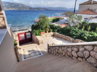 Wonderful and unique villa with panoramic views and access t