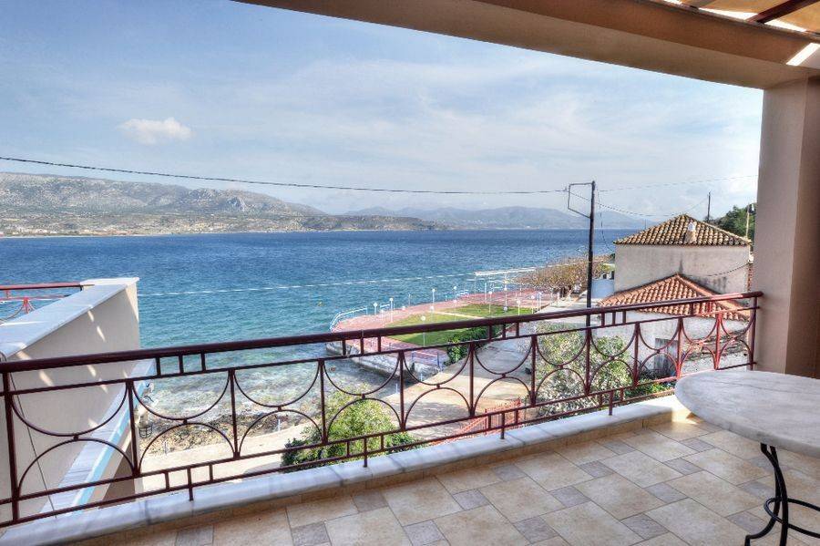 Wonderful and unique villa with panoramic views and access t