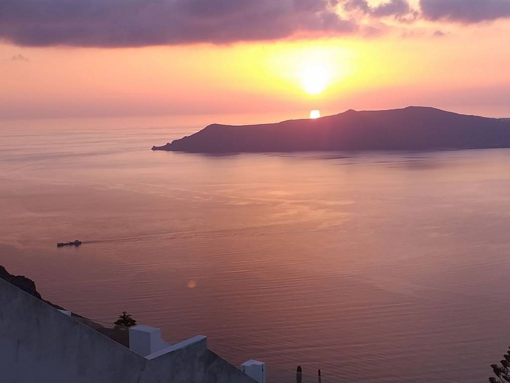 Hotel for sale in Santorini