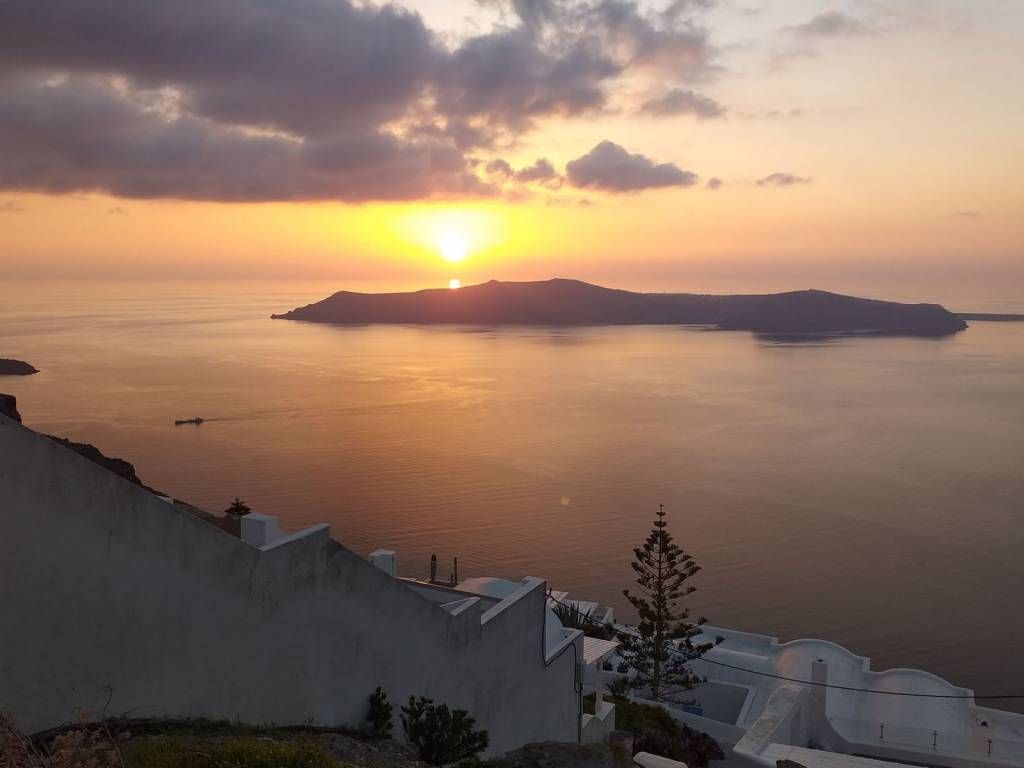 Hotel for sale in Santorini