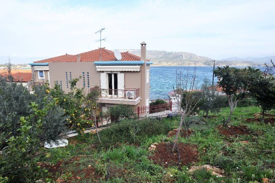 Wonderful and unique villa with panoramic views and access t