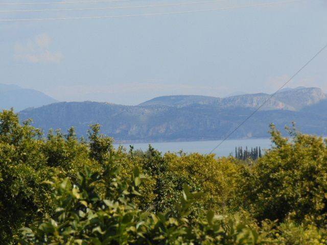 In the suburb of Nafplio are for sale land buildable 13,000