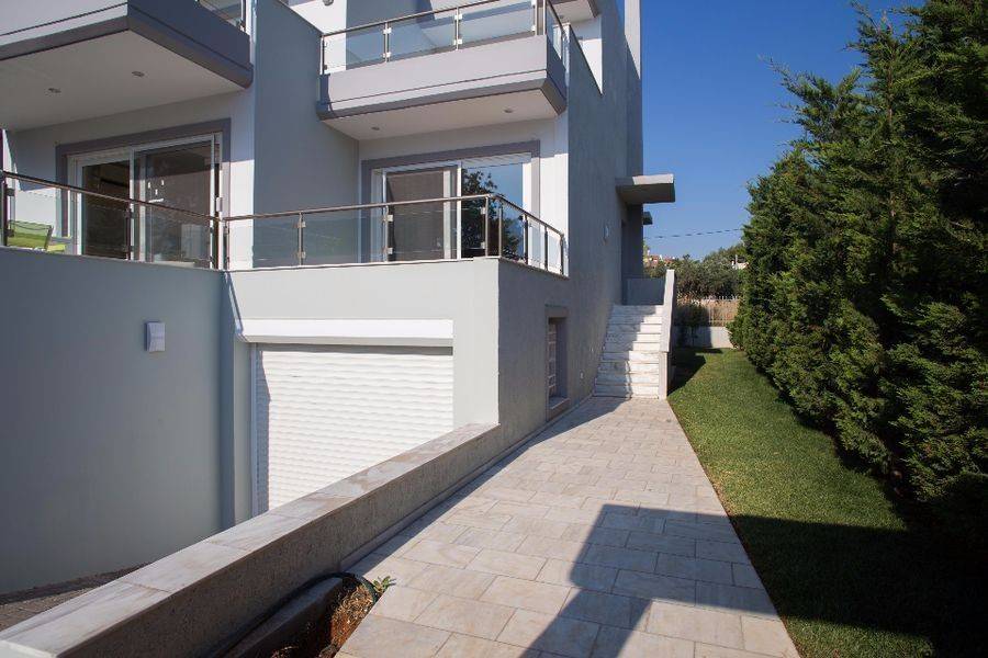 Villa in Lagonisi 290t.m 4 levels (with terrace), elevator,